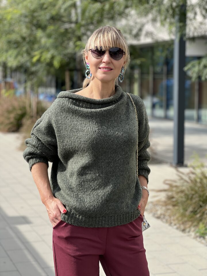 sweter rulon oliwkowy, sweter damski , stylizacja jesienna