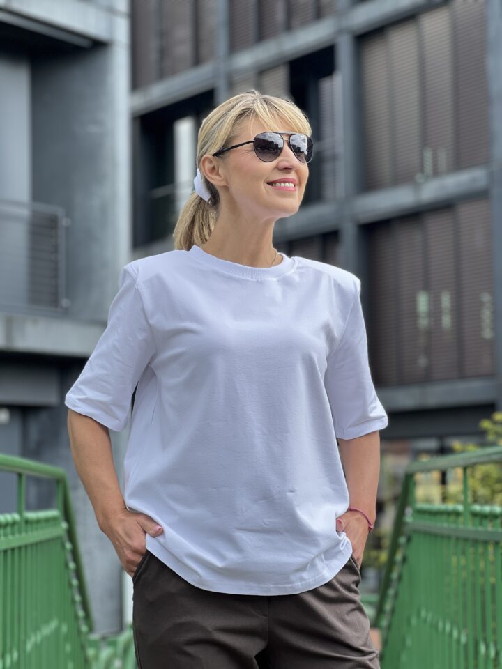 Bluzka biała z ozdobną gumką