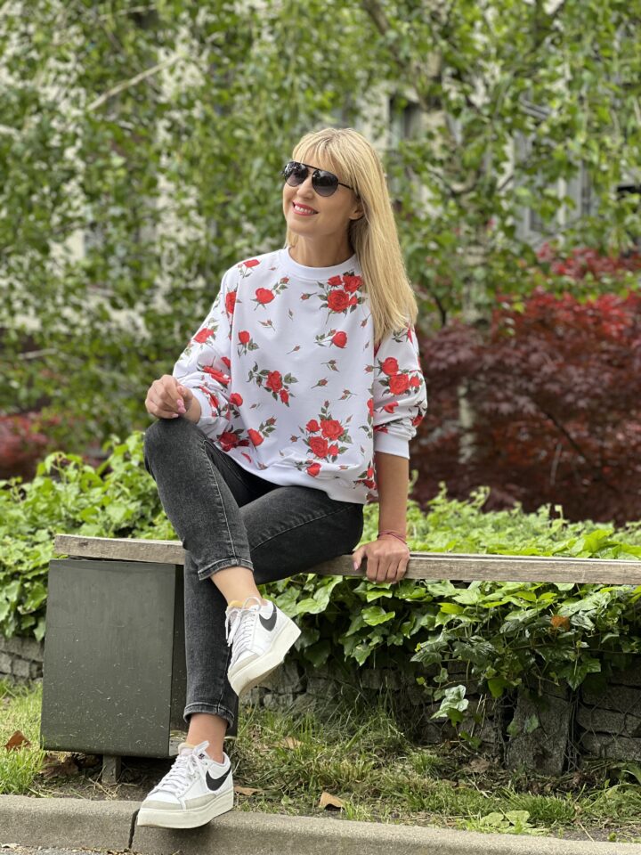 Bluza Róże - biała