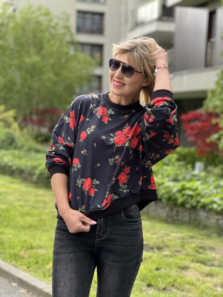 Bluza Róże - czarna