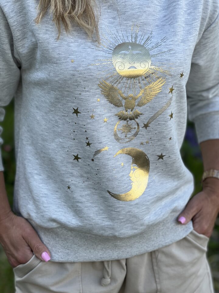 Bluza ze złotą aplikacją
