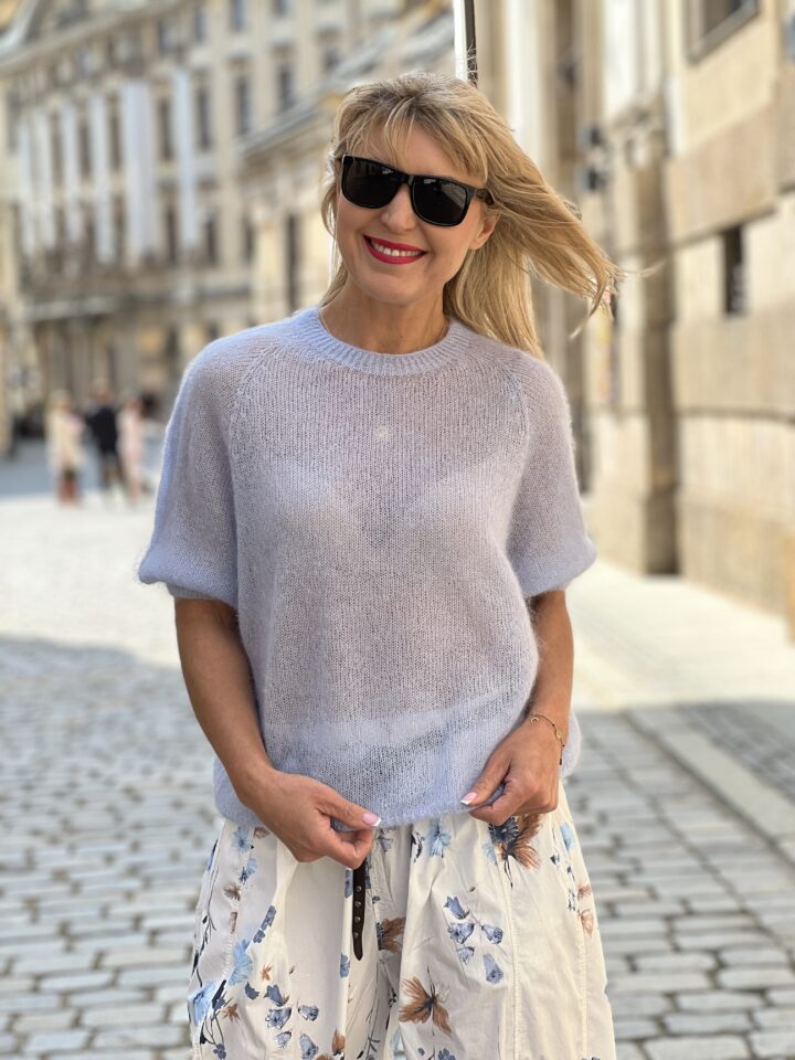 Sweterek Bella Aura - błękitny