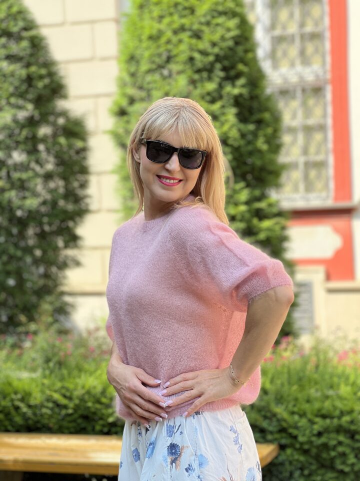 Sweterek Bella Aura - pudrowy róż
