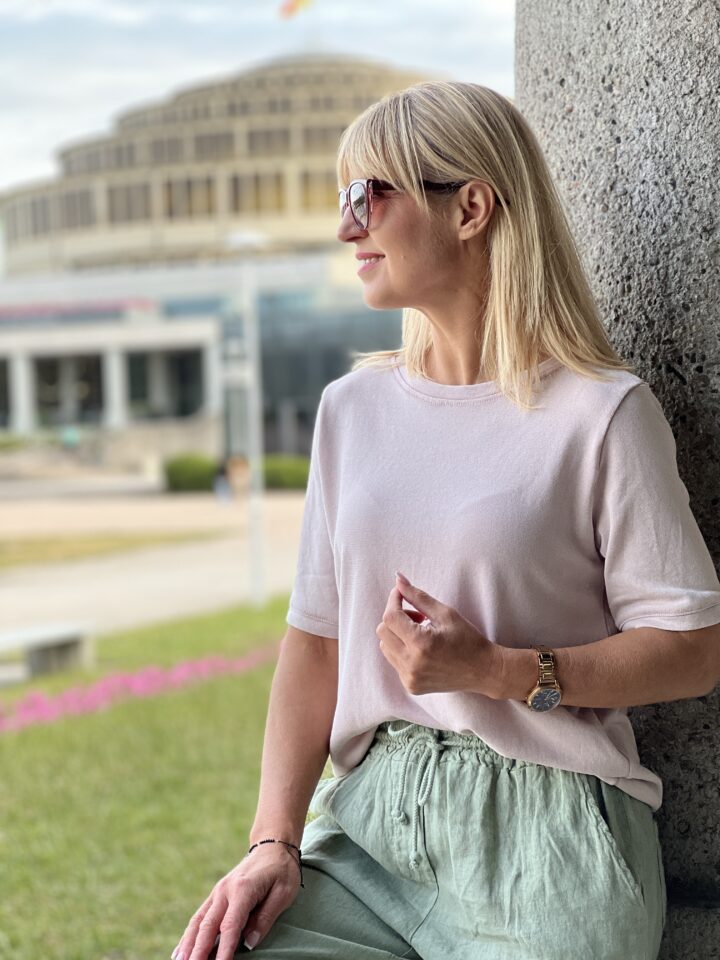 Bluzka Loca - pudrowy róż